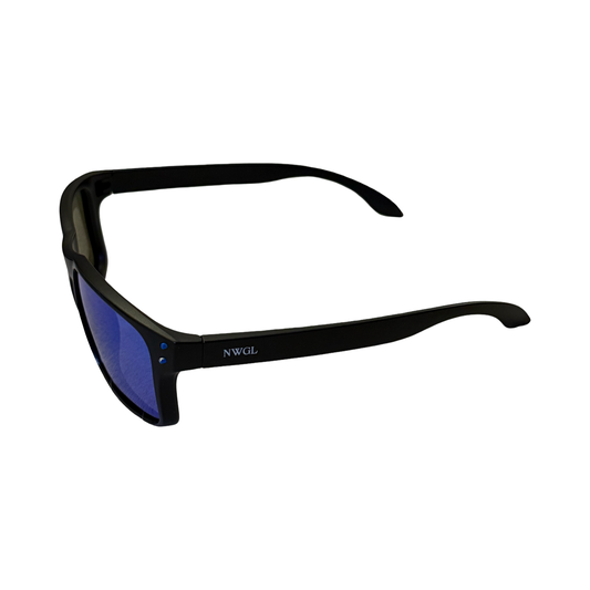 Solglasögon med texten nwgl